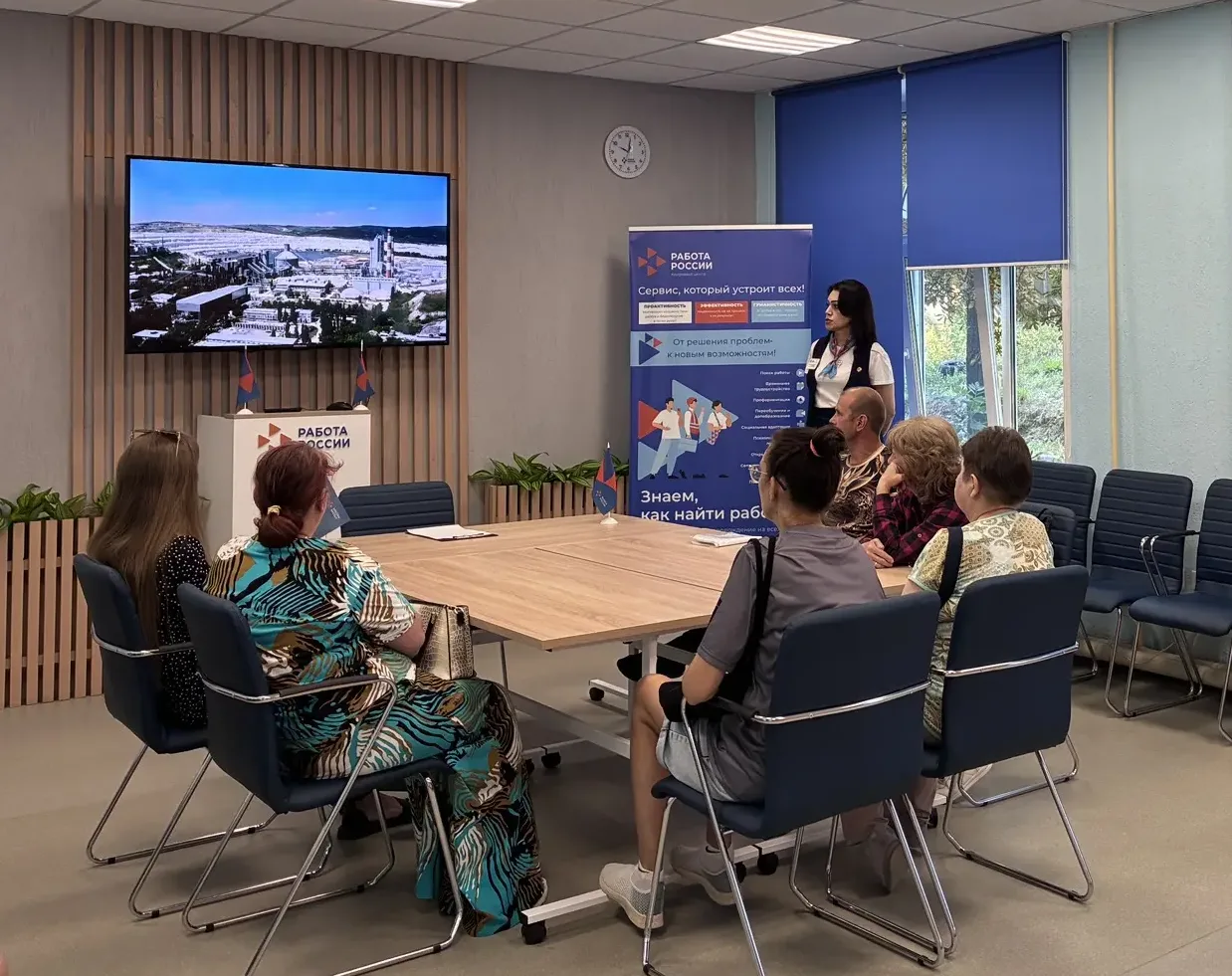 👩‍🏫 Специалисты Кадрового центра Вольского района провели профориентационное мероприя...