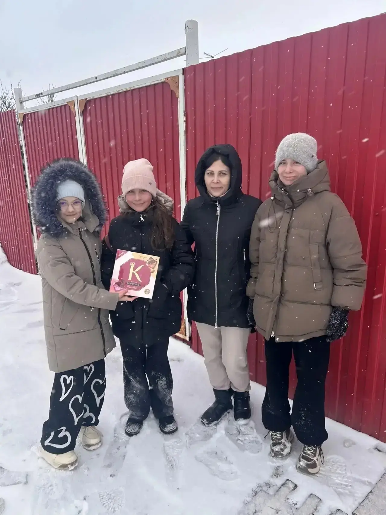 Сердца юных – для мам и жен героев! ❤️  В преддверии Международного женского дня ученики нашей школы