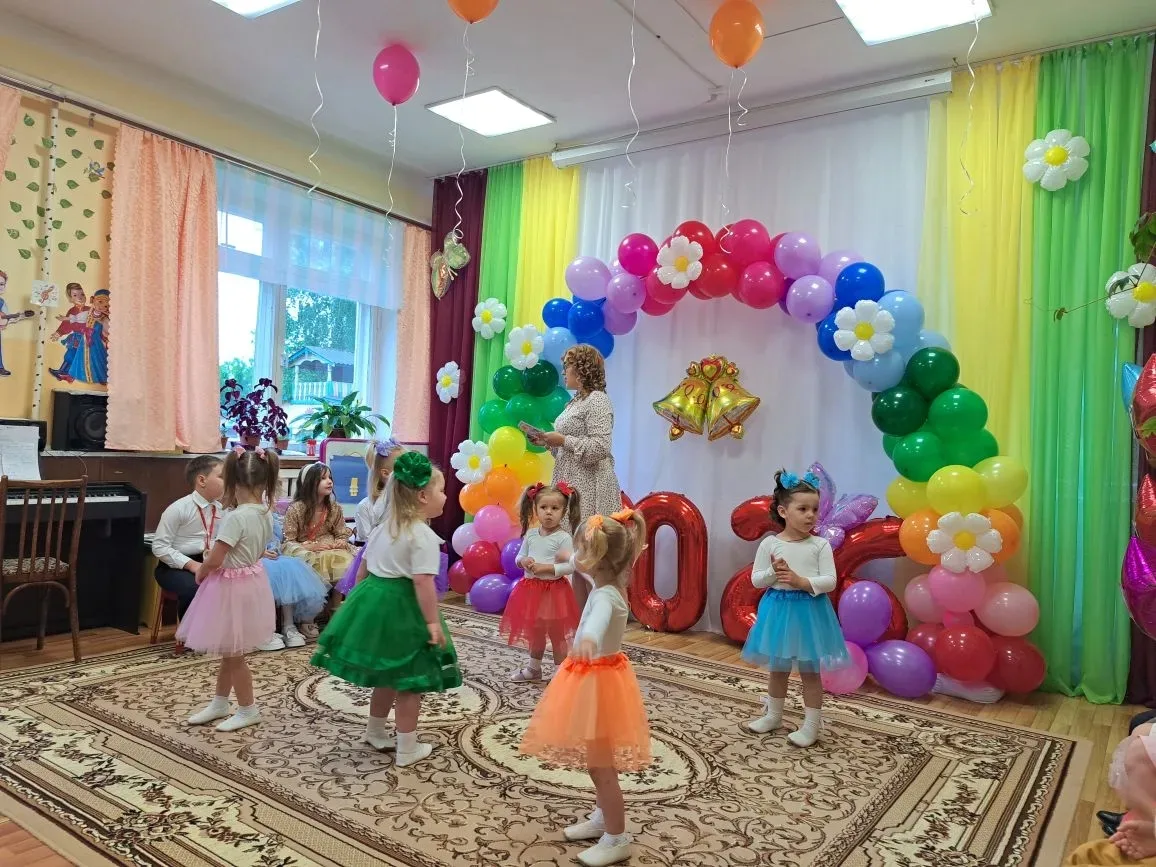 🎓 Вот и настал этот трогательный день! В нашем детском саду прошёл большой утренник — ...