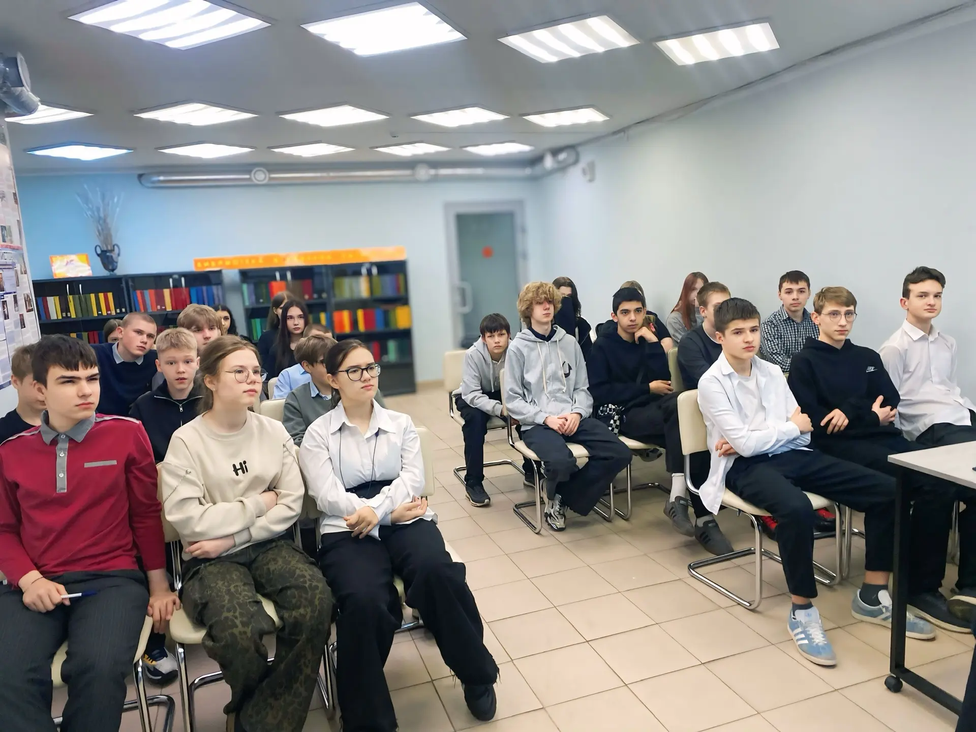 Сегодня ученики 8 «Б» класса посетили Городскую юношескую библиотеку, где для них была организована 