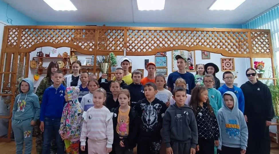 🔍🍬 Старшеклассники устроили настоящие приключения для ребят из пришкольного лагеря!