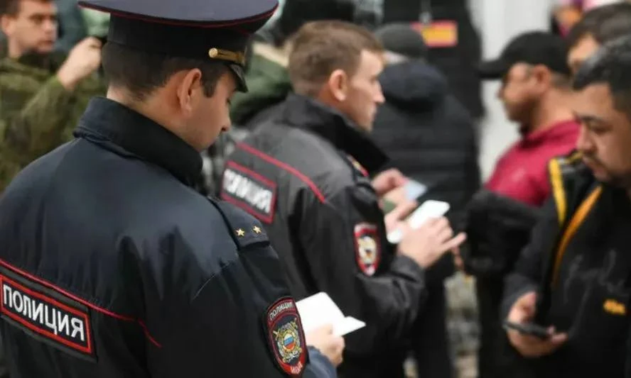 👮‍♂️На стройке в посёлке Ильинское-Усово провели
 операцию «Нелегал-2026»

Миграционный рейд прошёл