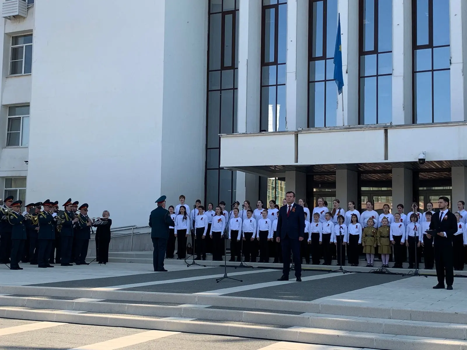 07 мая 2026 года хоровые коллективы школы: концертный хор (руководитель и дирижер Заслу...