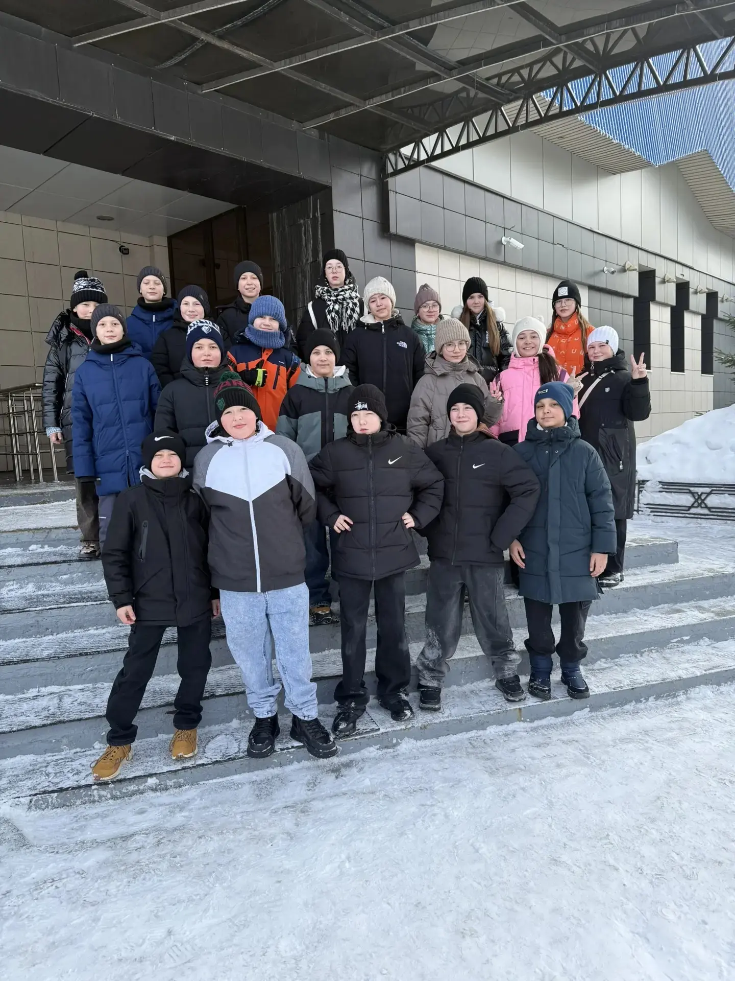 🎳 Ура! Весенние каникулы начались с боулинга! 🎳  Наш весёлый и дружный  5 А класс сходили и отлично 