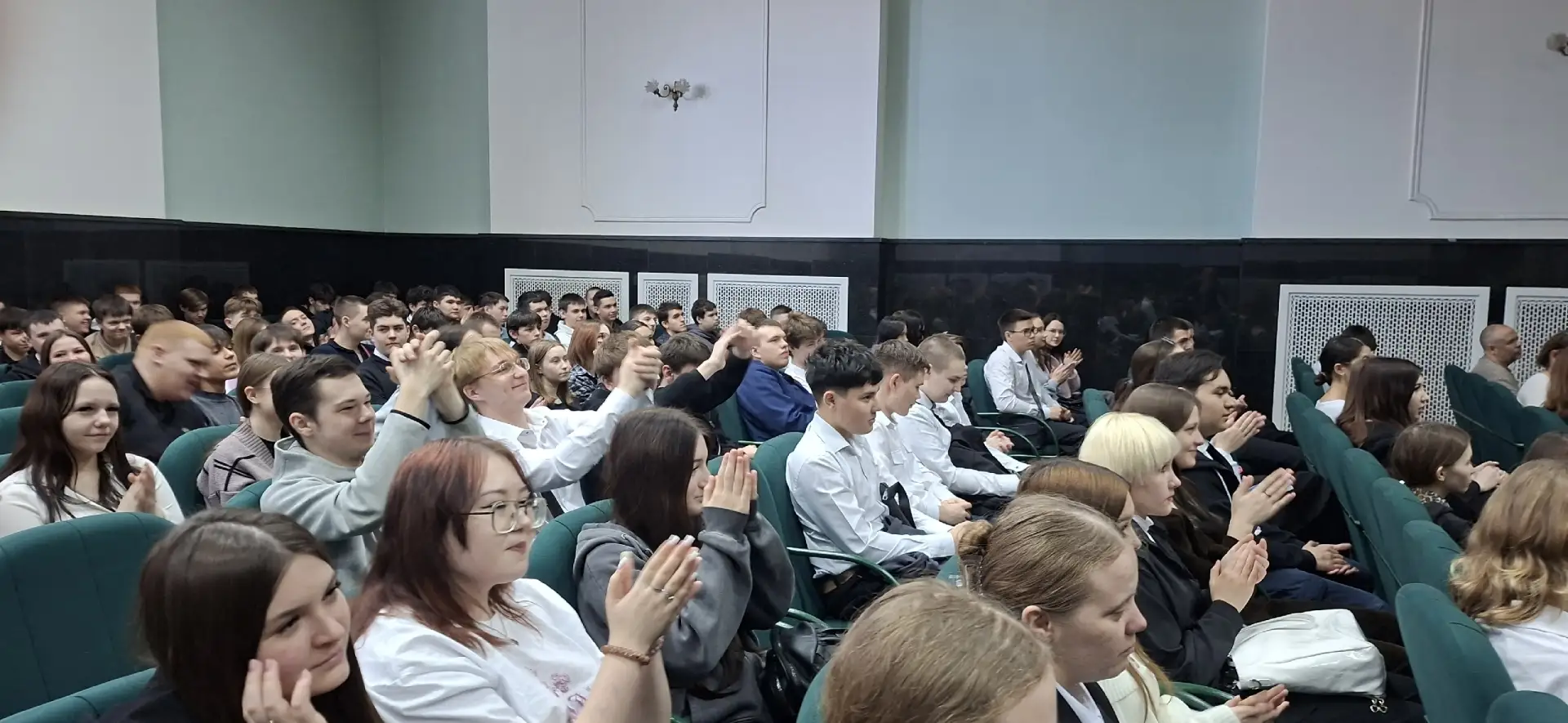 25 марта для студентов техникума Уфимский государственный татарский театр "Нур" представил молодёжны
