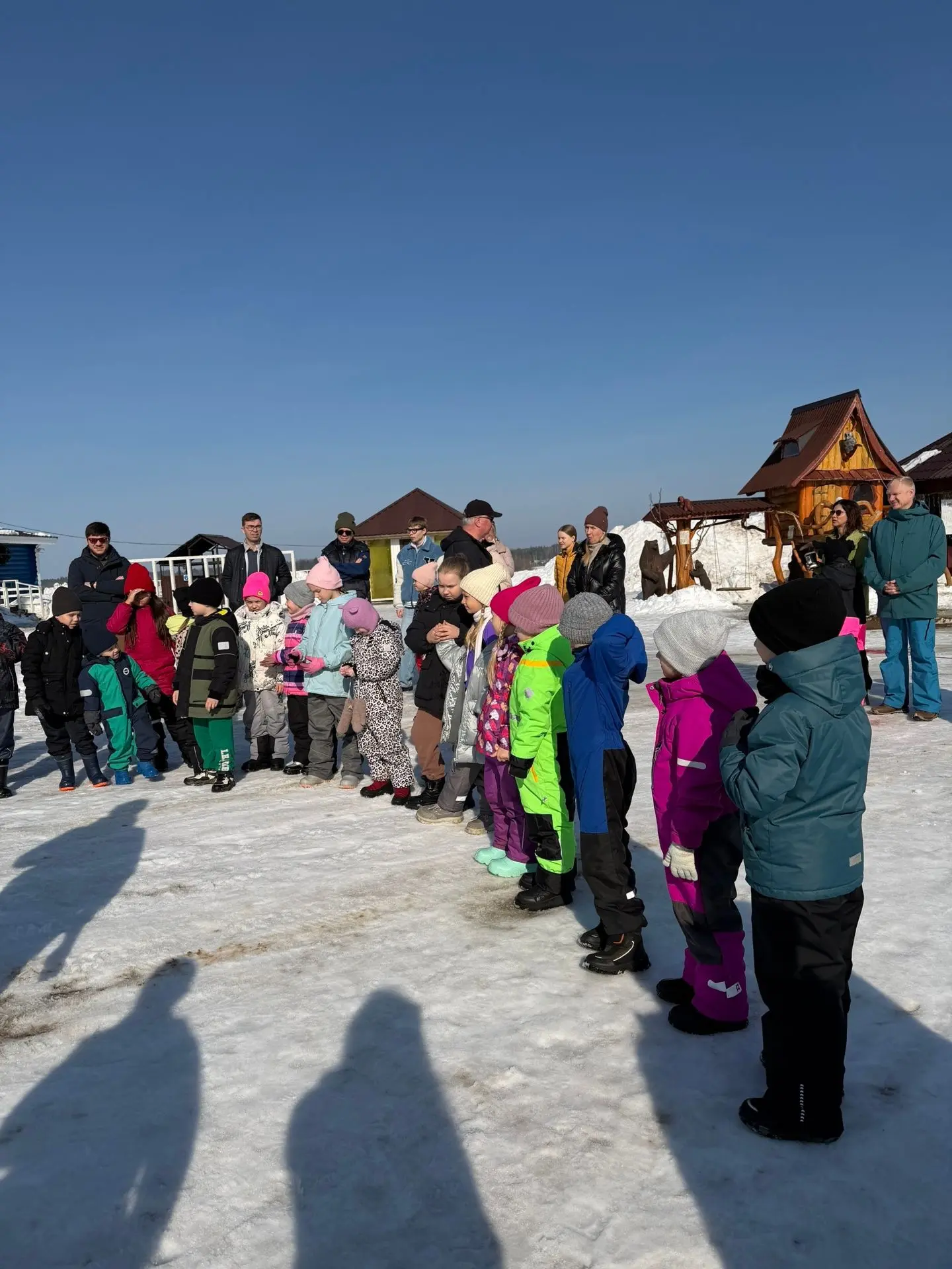 Весна началась весело и задорно! Сегодня 1Б класс устроил праздник начала весны. В программе были ве