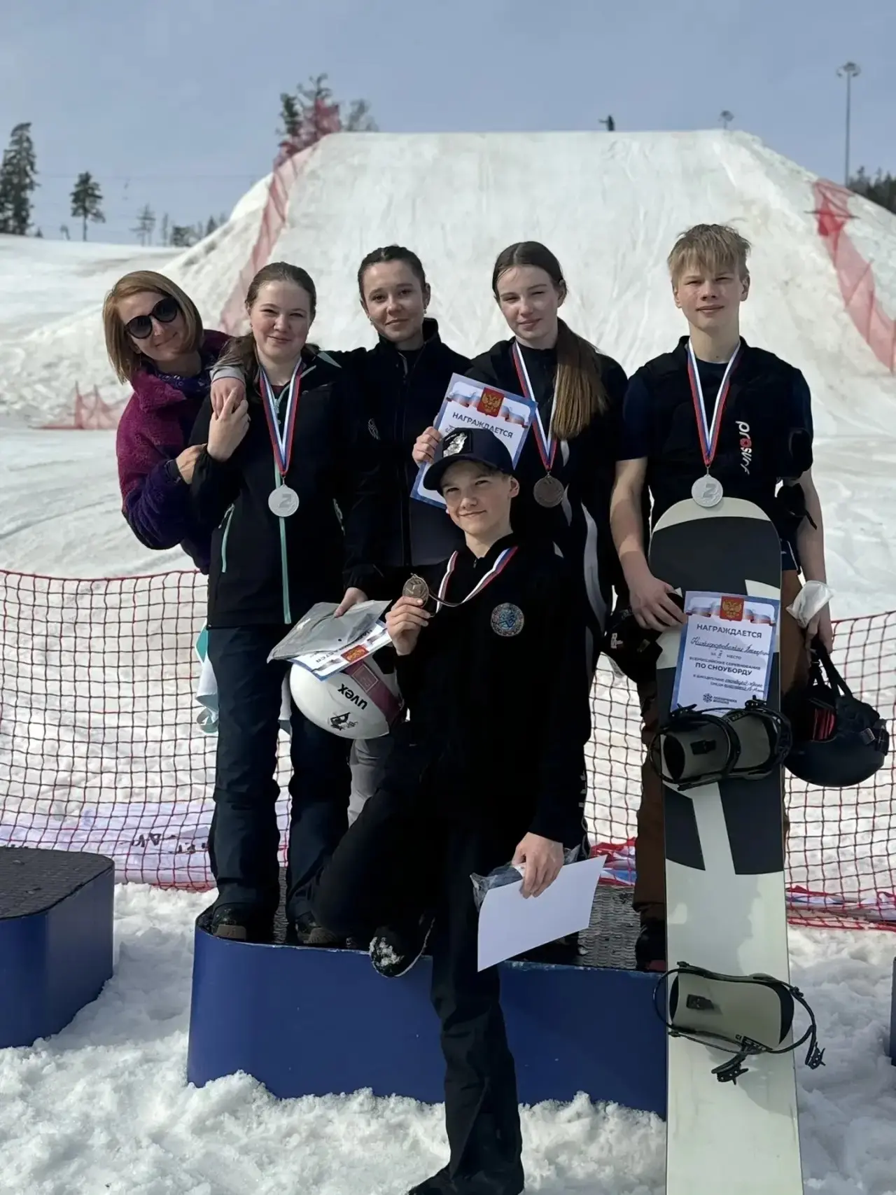Здорово, что весной можно побеждать и в зимних видах спорта! 🏂❄    Пока мы все радуемся солнцу и теп