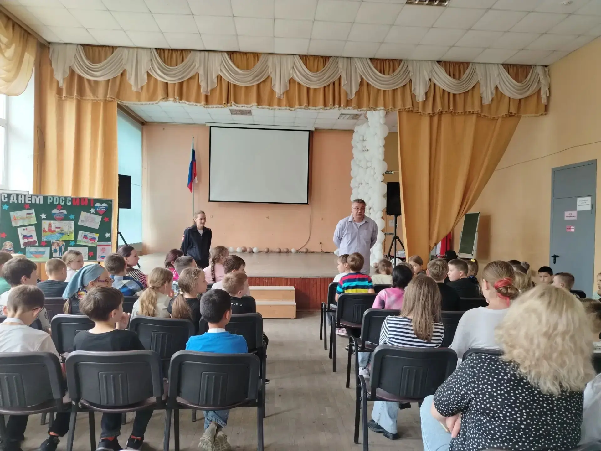 В пришкольном лагере прошла встреча с представителями правоохранительных органов и комиссии по делам