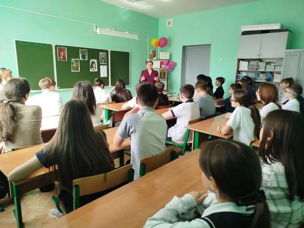 🌟 Творческая встреча с Зухрой Гатиевной Латыповой  Вчера в стенах нашей школы состоялось по-настояще