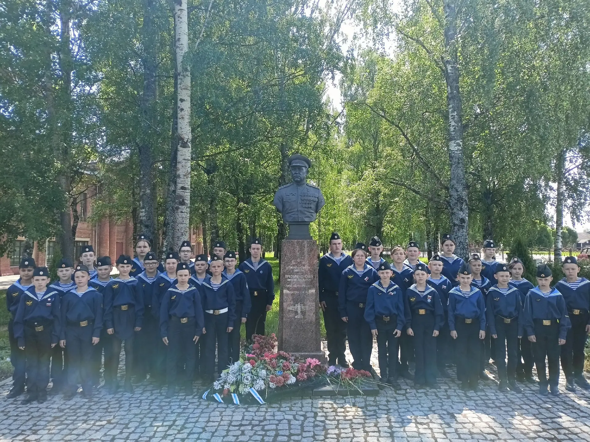 Вести из рейса!⚓
Сегодня юные моряки посетили в городе Кириллове Музей Евгения Преображенского, где 