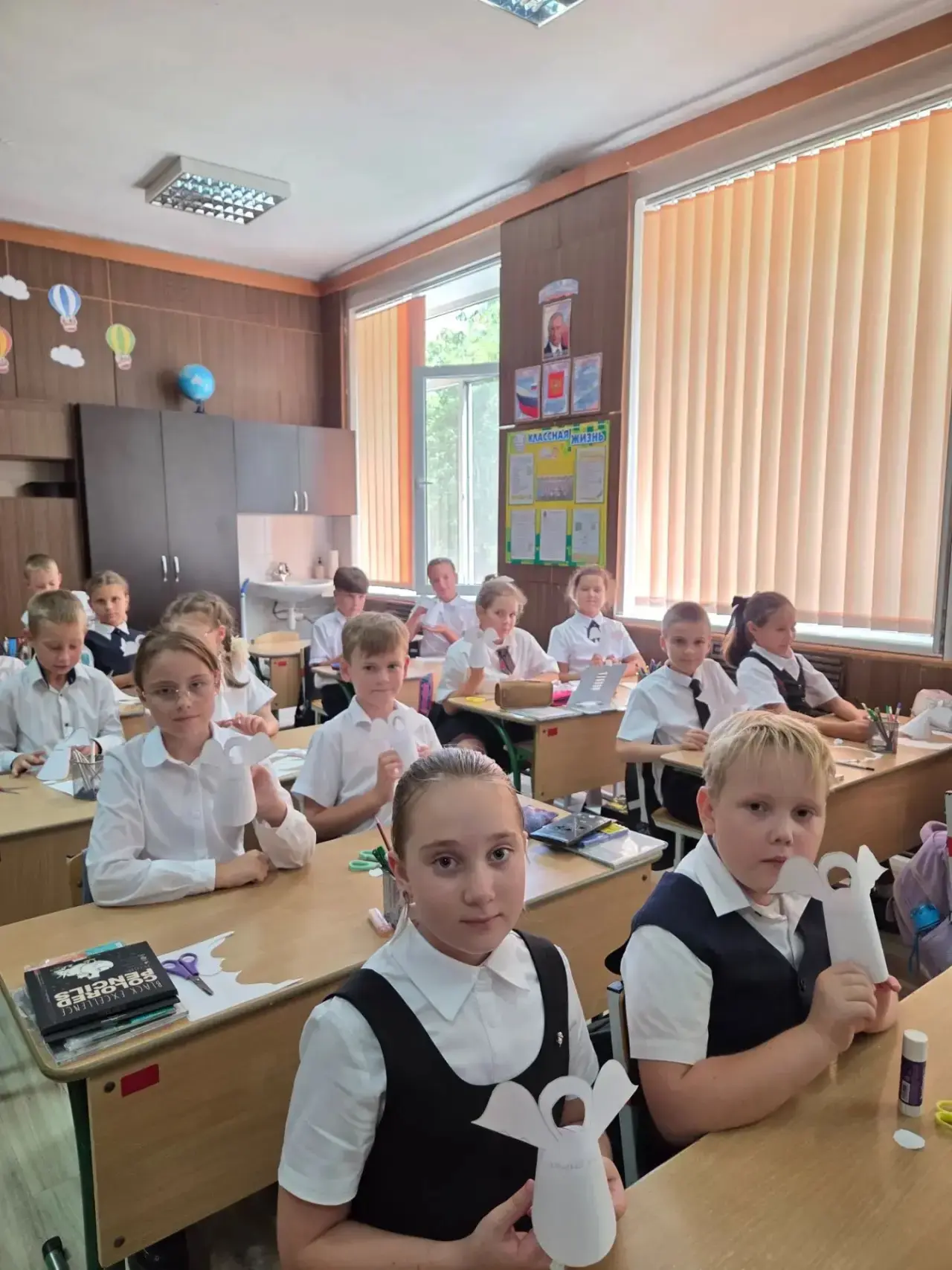 В 4-Б классе  прошёл час памяти приуроченный  Дню  солидарности и борьбе  с терроризмом...