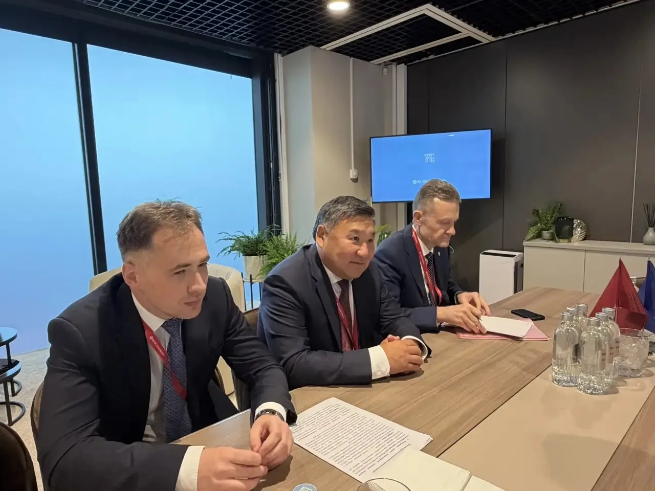 ⚡️Глава Тувы провел рабочую встречу с руководителем СГК

Основной темой встречи стало развитие тепло