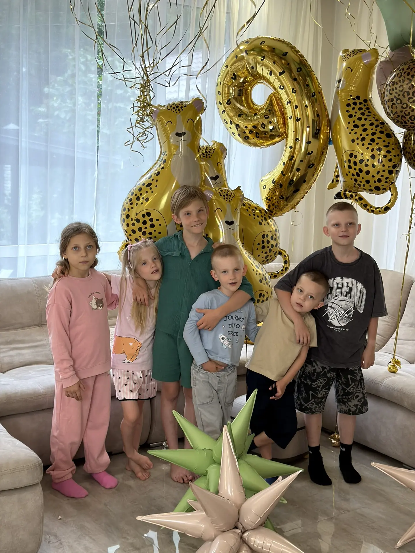Всем привет 👋🥳🎉

Ваня такой уже большой 🥺
Вот вроде недавно родился