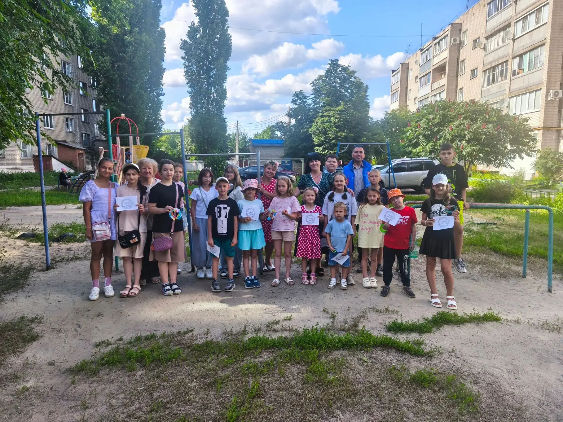 Сегодня в наших дворах было по-настоящему солнечно и душевно! ☀️

7 июля в 16:00  актив нашей  школы