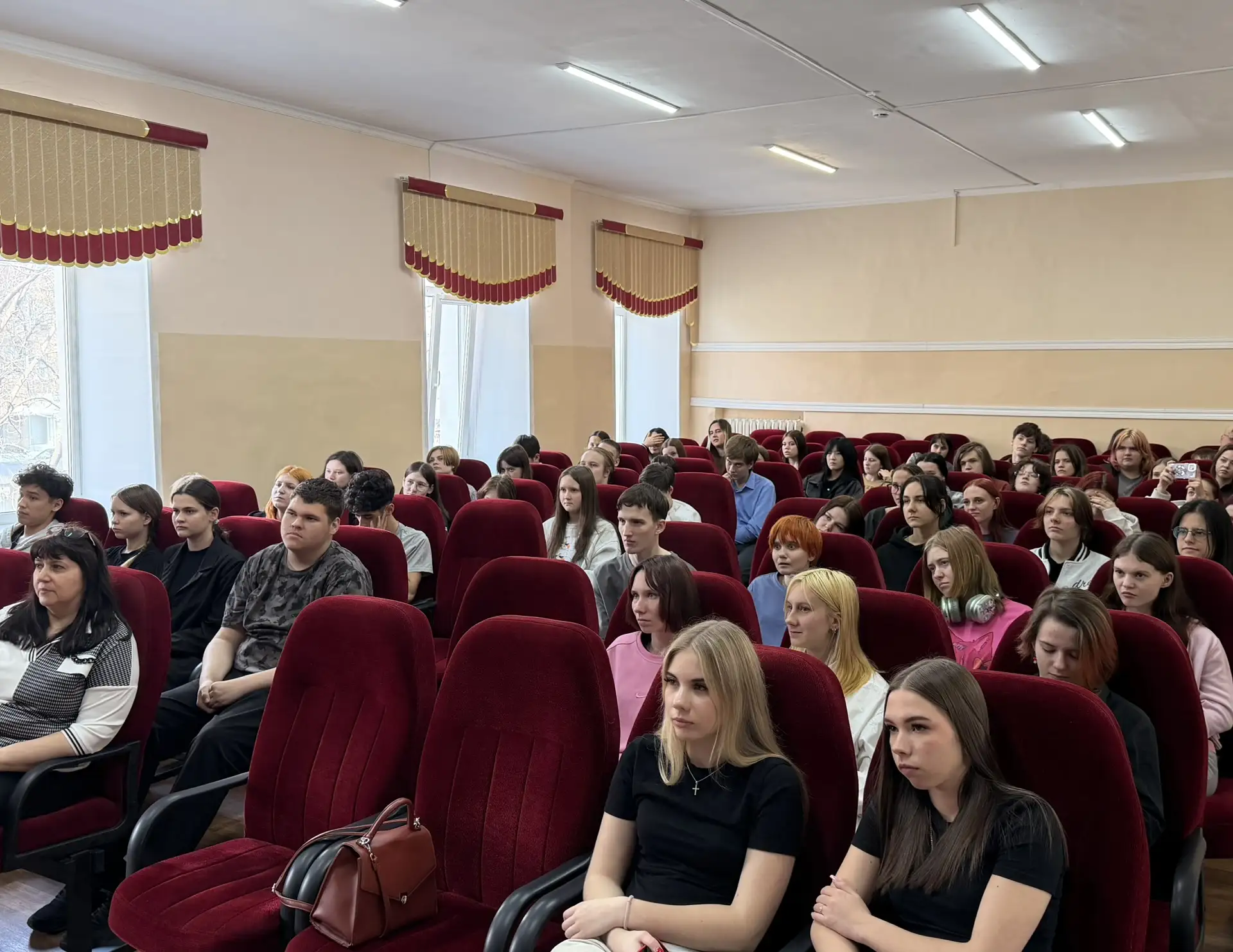 🎭Театральный коллектив "Реплика" ПримИЖТ отправился в свои первые гастроли! Наши студенты успевают н