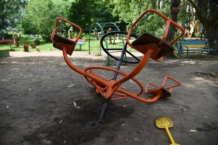 Власти Санкт‑Петербурга взялись за благоустройство бесхозных детских площадок — главный приоритет зд
