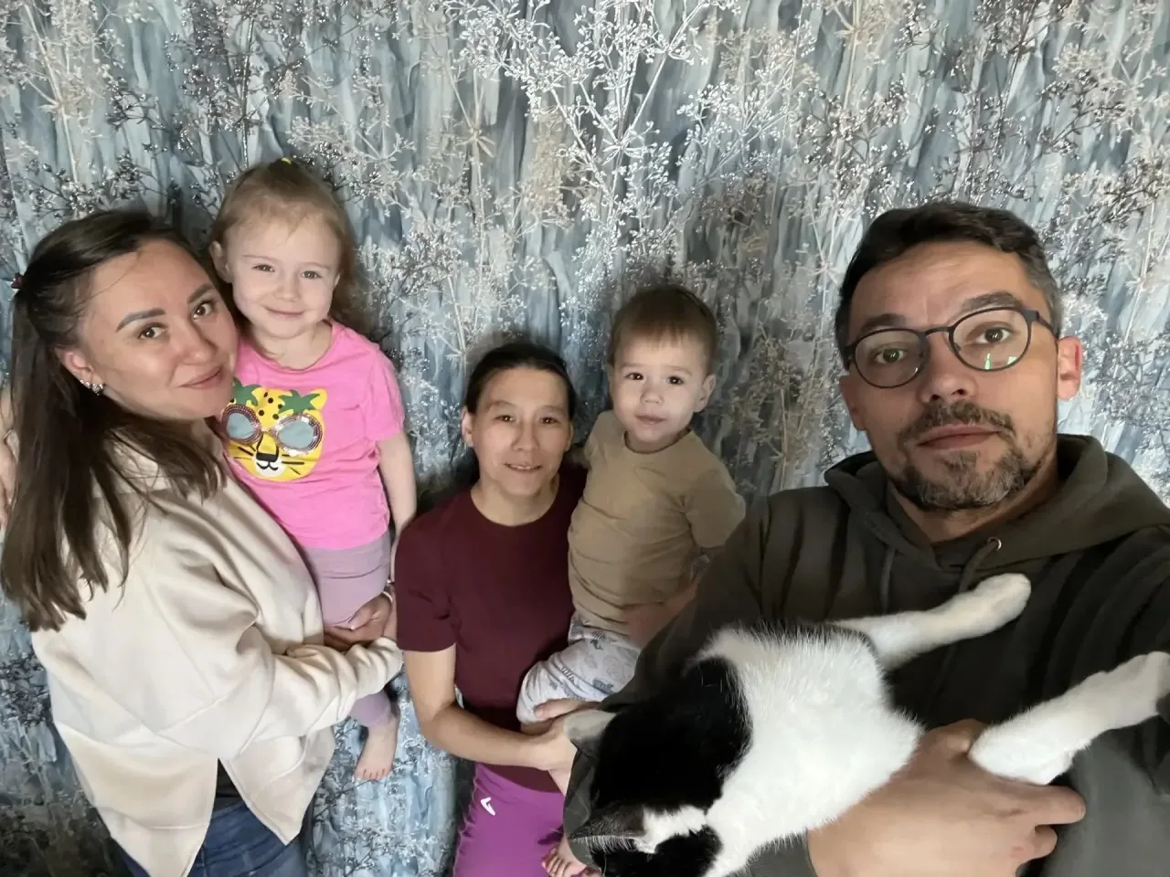 Связь с выпускниками не должна заканчиваться после 18 лет.
