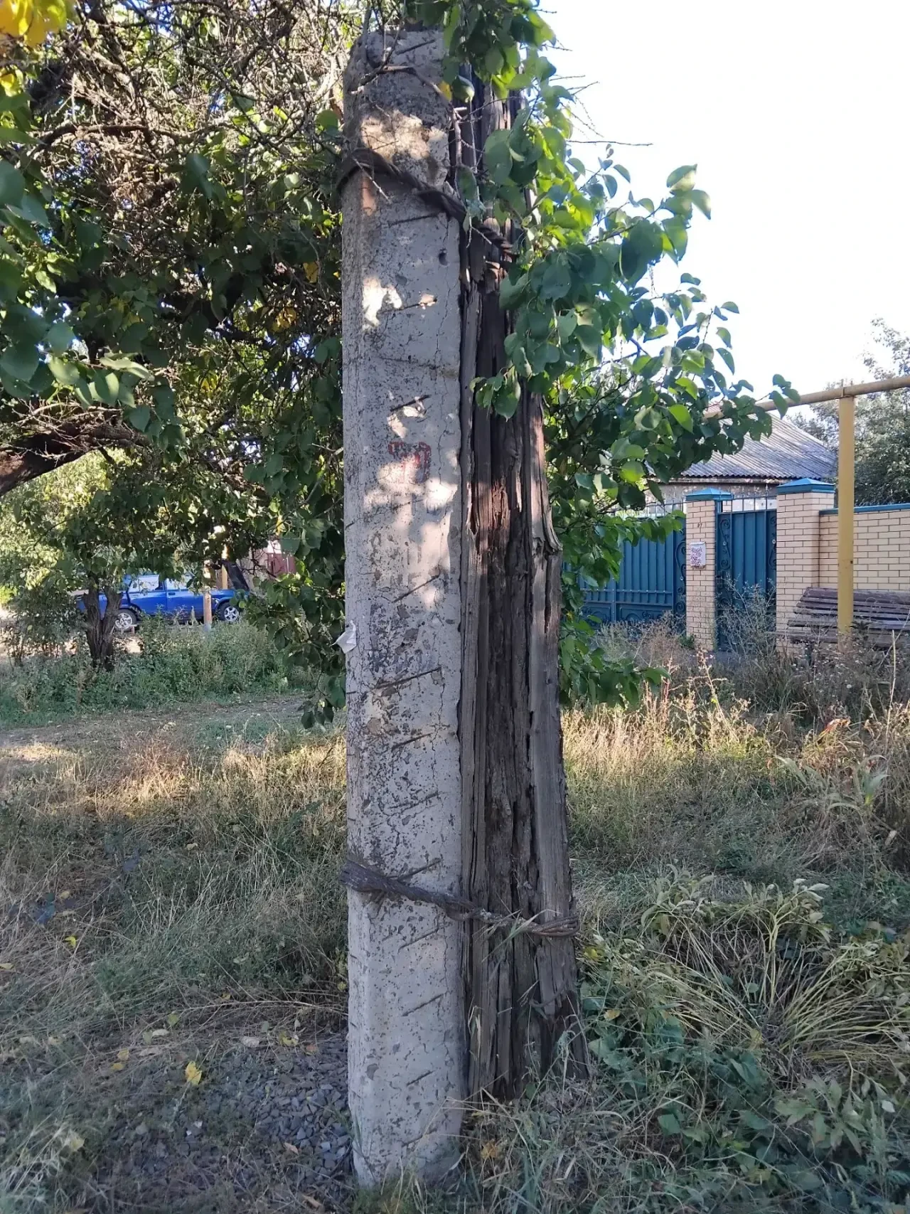 📩 В поселке Скелеватка  меняют опоры ЛЭП, но жители задаются вопросом — почему не самы...