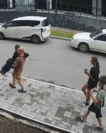 ⚠ Дети устроили вандализм в новом ЖК «Амурские зори»

Жители ЖК «Амурские зори» в Хабаровске пожалов