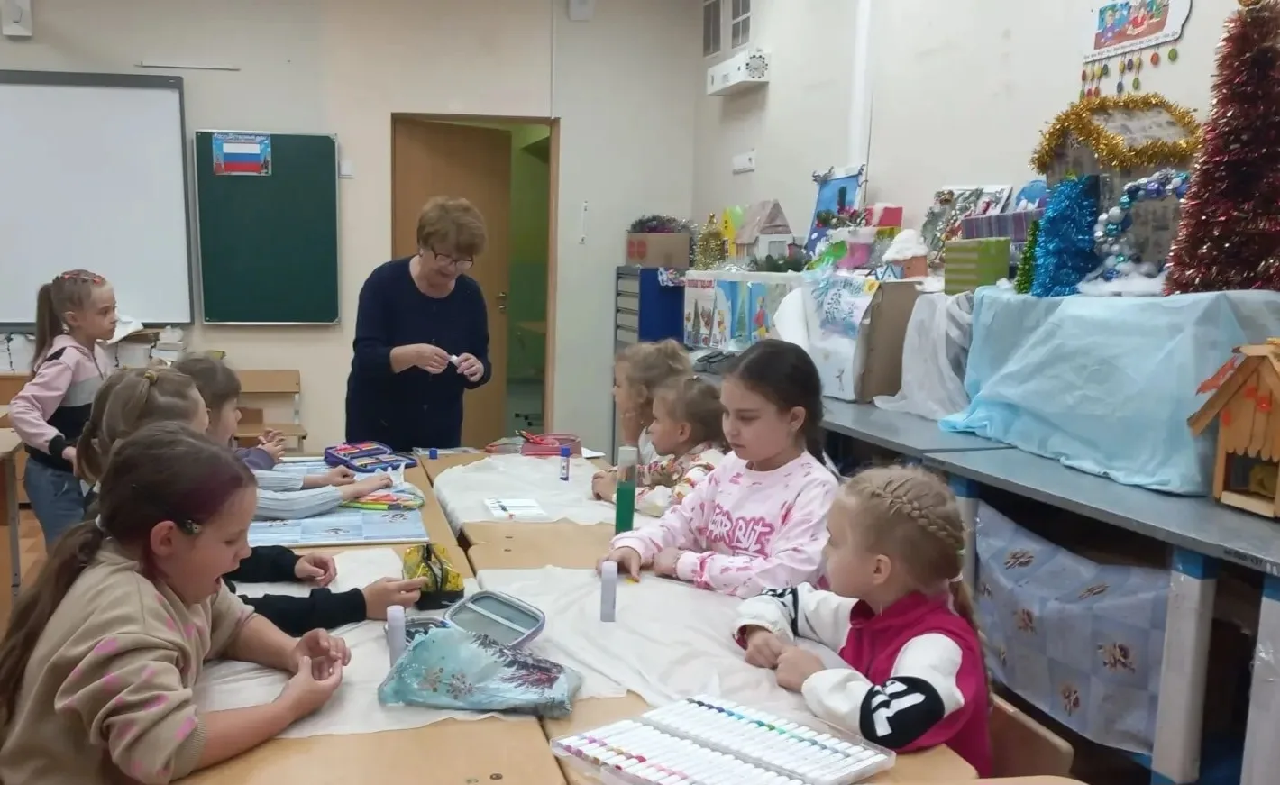 Открылась 2 смена летней оздоровительной кампании "ПАЛИТРА ЕДИНСТВА" при МАОУ "СОШ№2". ...