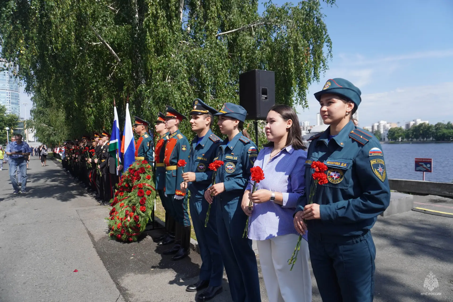 🕯️Сотрудники чрезвычайного ведомства почтили память героев Великой Отечественной войны

Сегодня, в 