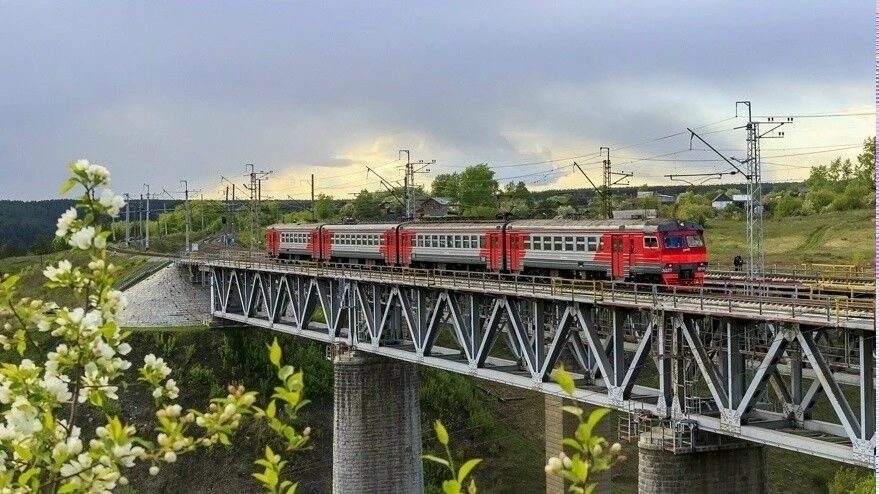 🚆 На праздники запустили дополнительную электричку из Екатеринбурга в Полевской

В связи с повышенн