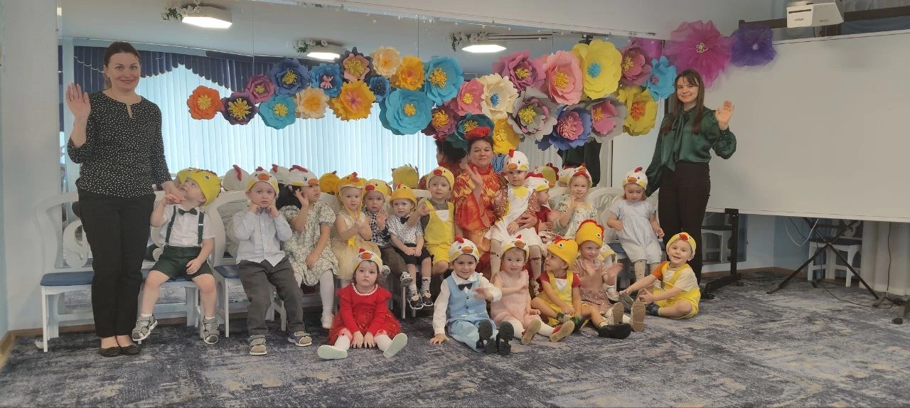 🌸Цветок на открытке для мамы моей, Я ей пожелаю прекраснейших дней, Побольше улыбок и солнца в окне,