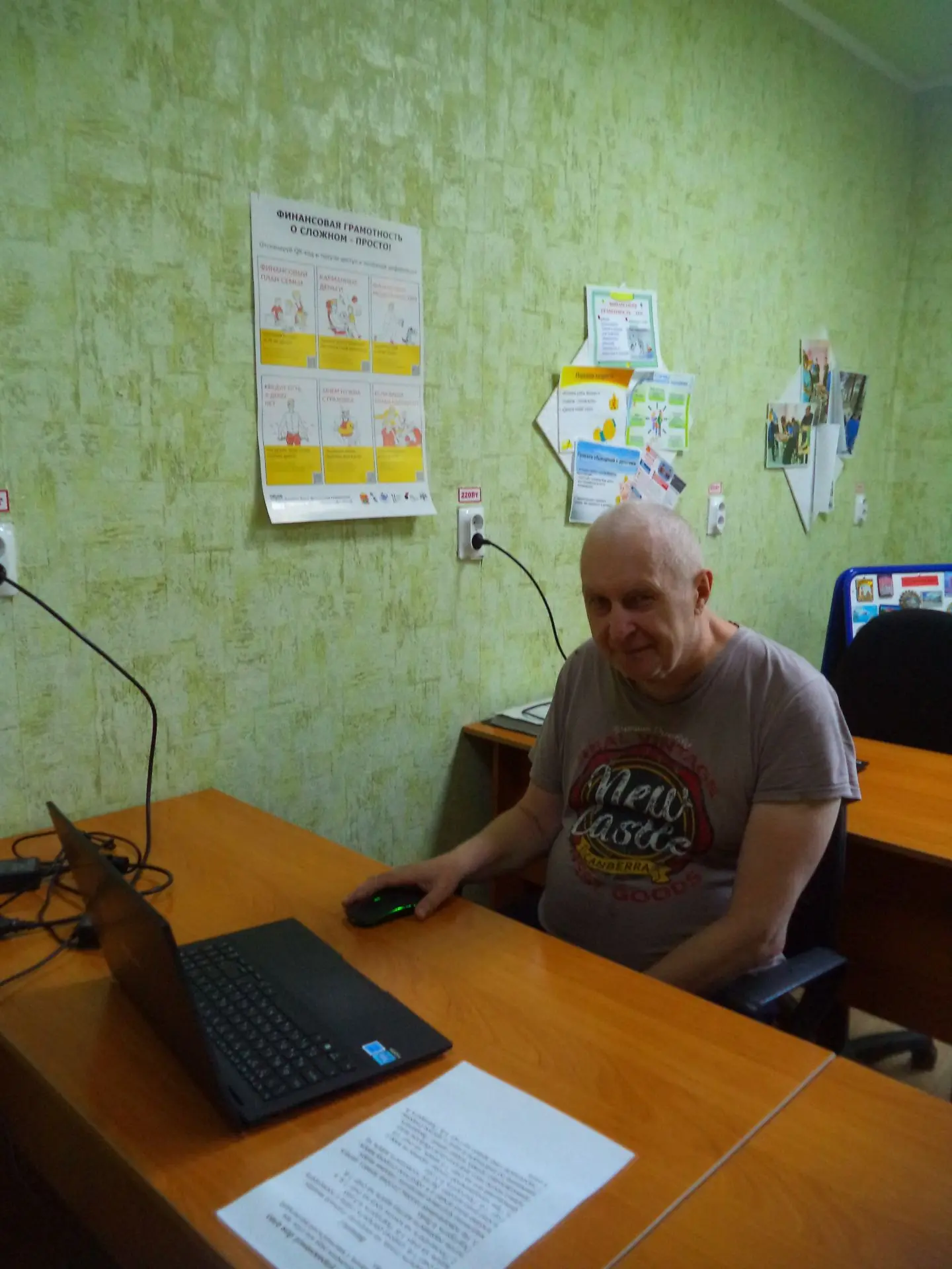 В нашем доме-интернате 2 раза в неделю проходят занятия по обучению компьютерной грамотности.
Знания