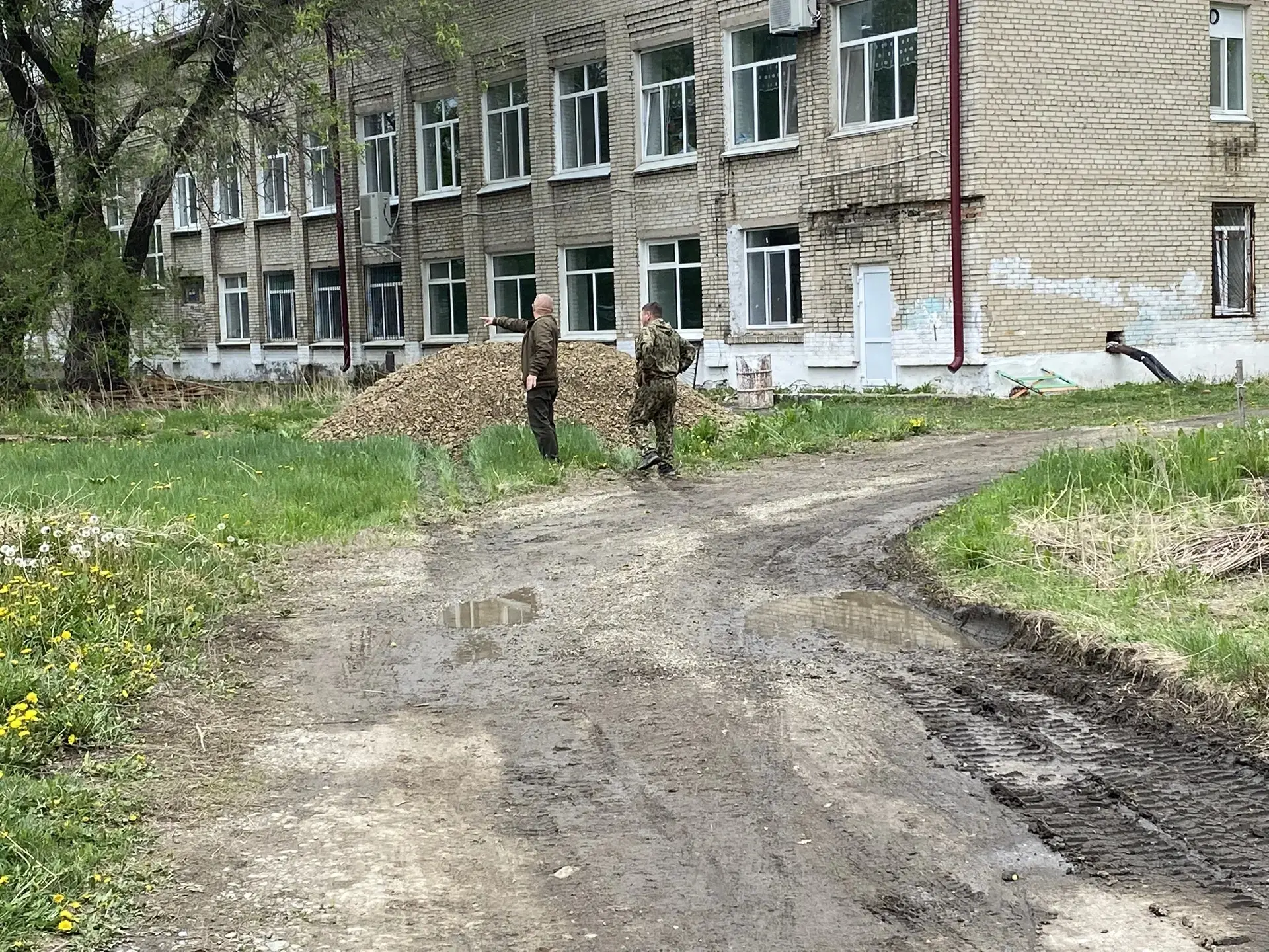 🚜 Помощь школе: оперативно реагируем на просьбы жителей и педагогов  И. о. директора школы №2 Ольга 