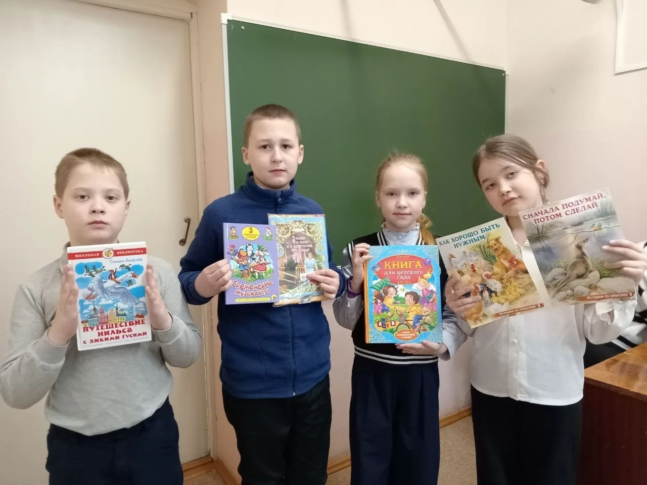 📚 Школьники пополняют фонды библиотеки    Не первый год ученики средней школы города Нолинска приним