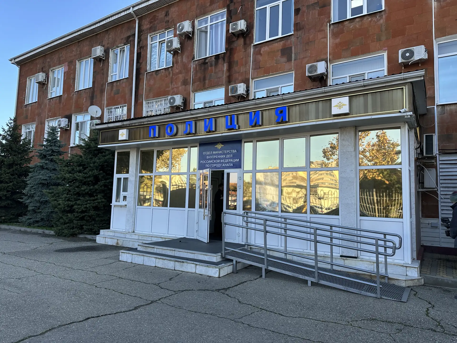 😱 В Анапе таксист напал с ножом на отдыхающего.