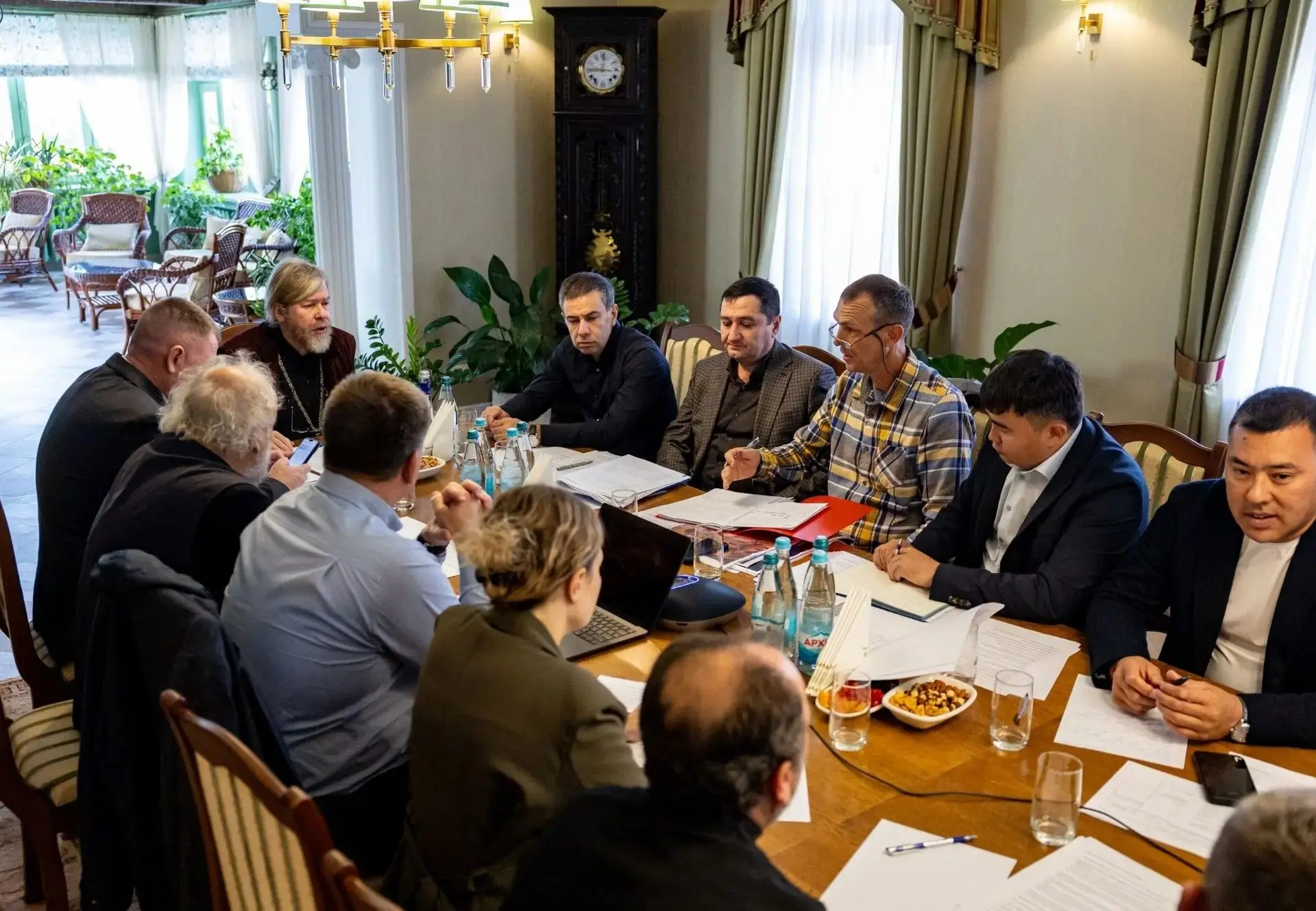 🕊2 октября 2026 года в Симферополе обсудили вопросы реставрации Свято-Троицкого женско...