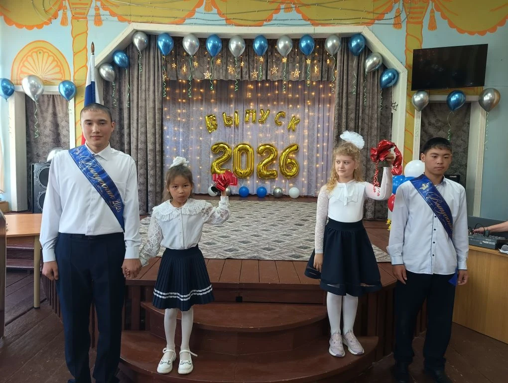 Волнение в глазах, улыбки, слёзы радости — сегодня наша школа провожает выпускников в б...