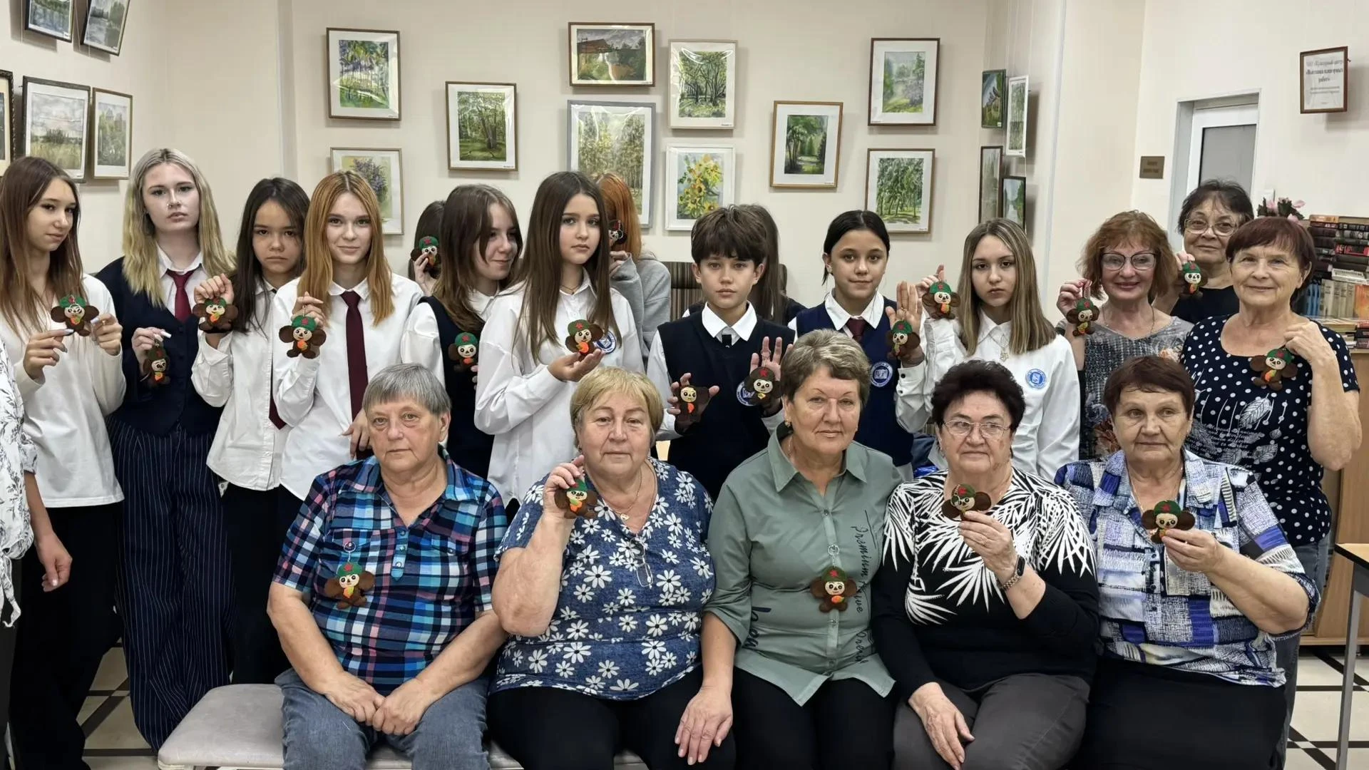 Добровольческая мастерская «СВОими руками» с учащимися СОШ 33, носит особый патриотичес...