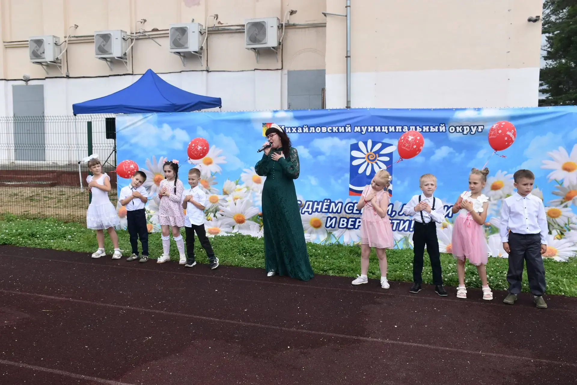 🌼 «Гимн семье»: наши маленькие звёздочки из «Буратино» зажгли на празднике! ✨

Воспитанники нашего 