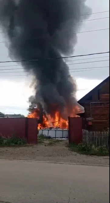 В Абакане горли баня и надворные постройки по  ул. Тихой и ул. Озерной. Обошлось без пострадавших.

