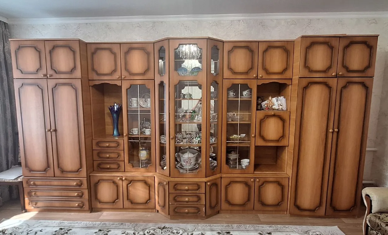 Продам стенку, б/у, в хорошем состоянии. Длина 4,25м. Высота 2,20м. Цена 7000 руб. Само...