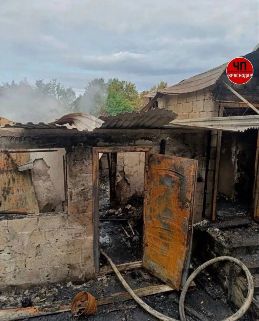 🔥 Дом сгорел дотла: жители Верхнениколаевского жалуются, что пожарные ехали почти час