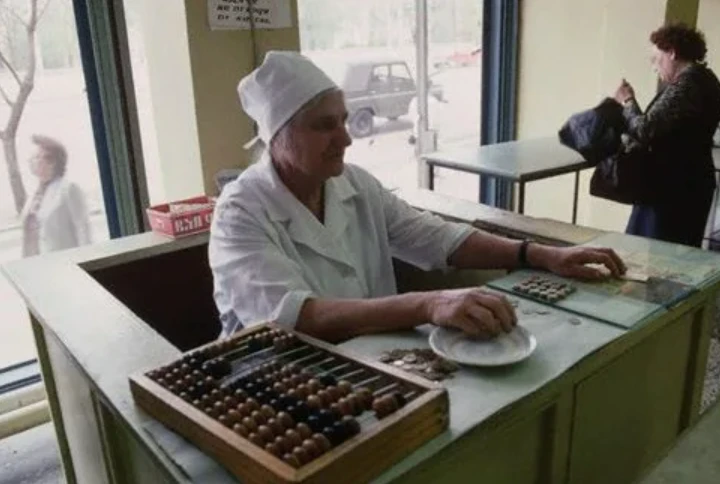 Помните старые добрые деревянные счеты с костяшками? Когда в 90-х бухгалтеры только нач...