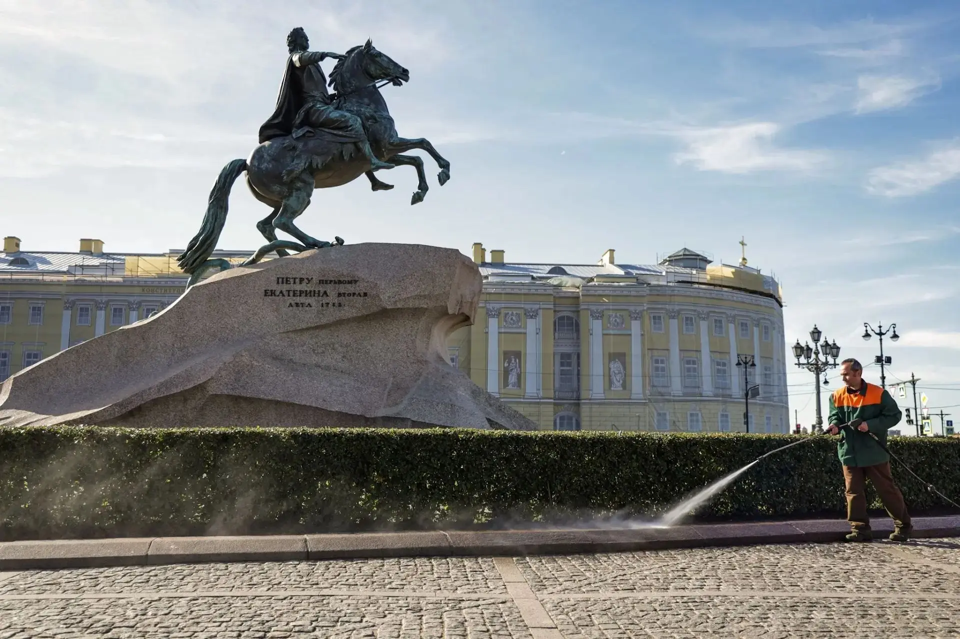 В Петербурге начался осенний месячник по благоустройству