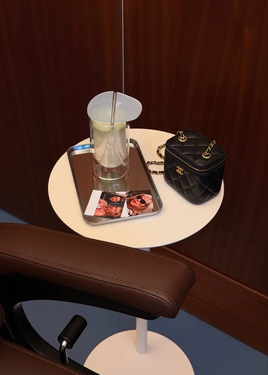 Бьюти-утро в студии Mecca 🤎☕️

Сделали маникюр в шоколадном оттенке, spa процедуру для рук от бренд