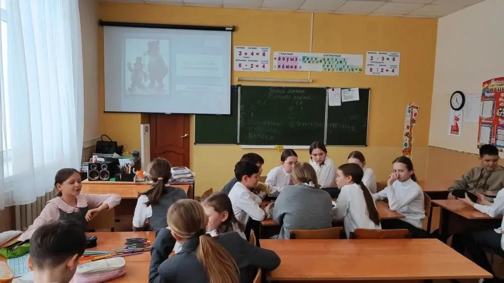 В рамках "Недели начальных классов" в 4А и 4 В классах прошла игра - викторина "Знатоки фразеологизм