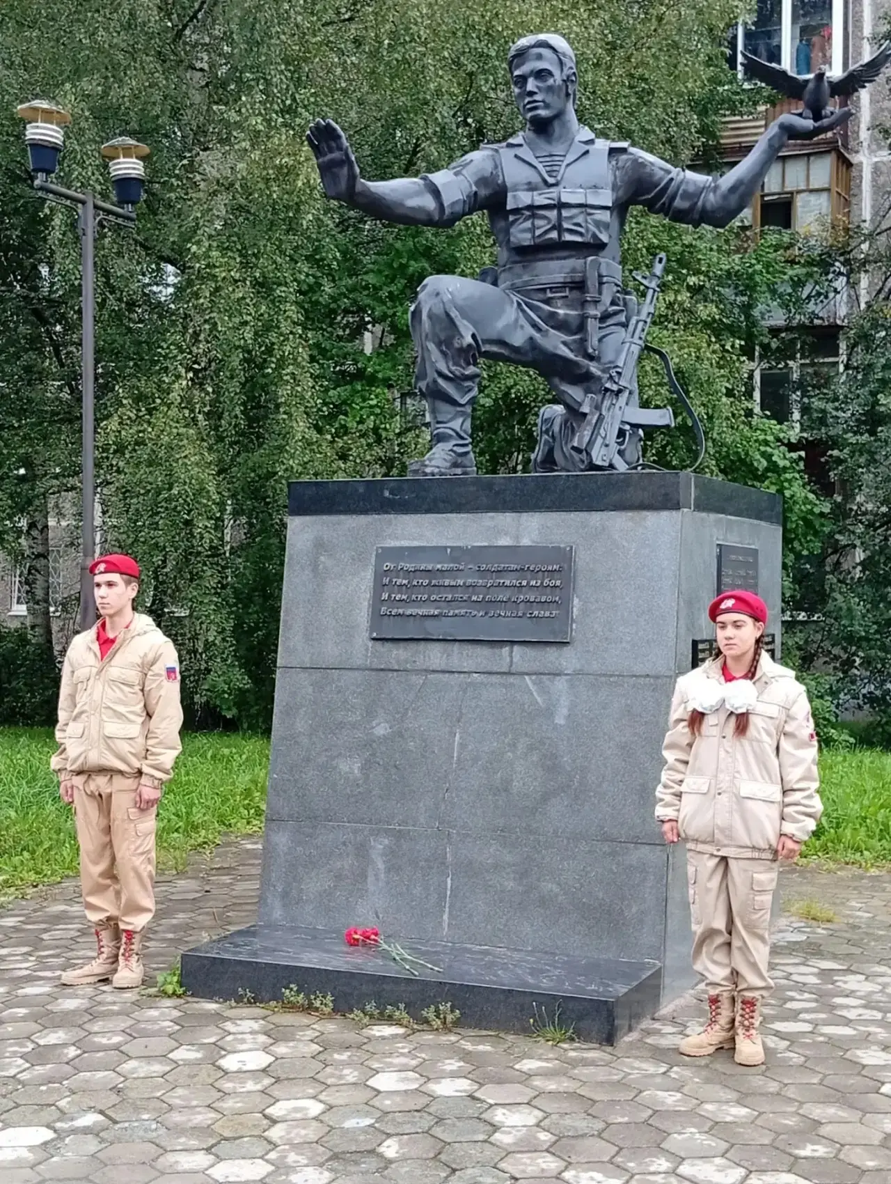 Сегодня, 2 августа, в День Воздушно-десантных войск, юнармейцы «Крылатой гвардии» приняли участие в 