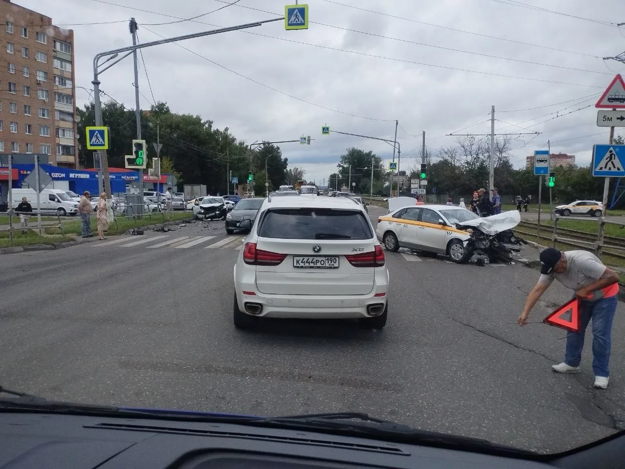 Флотская в сторону путепровода движение затруднено. Будьте внимательны и осторожны на д...