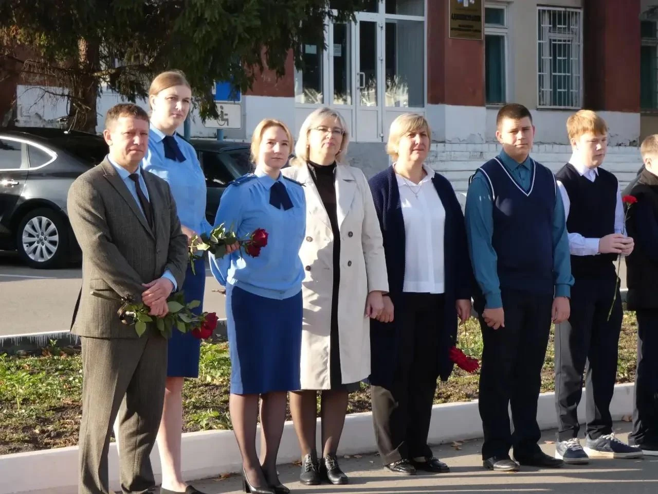 Сегодня в нашей стране отмечается День воссоединения Донецкой Народной Республики, Луга...
