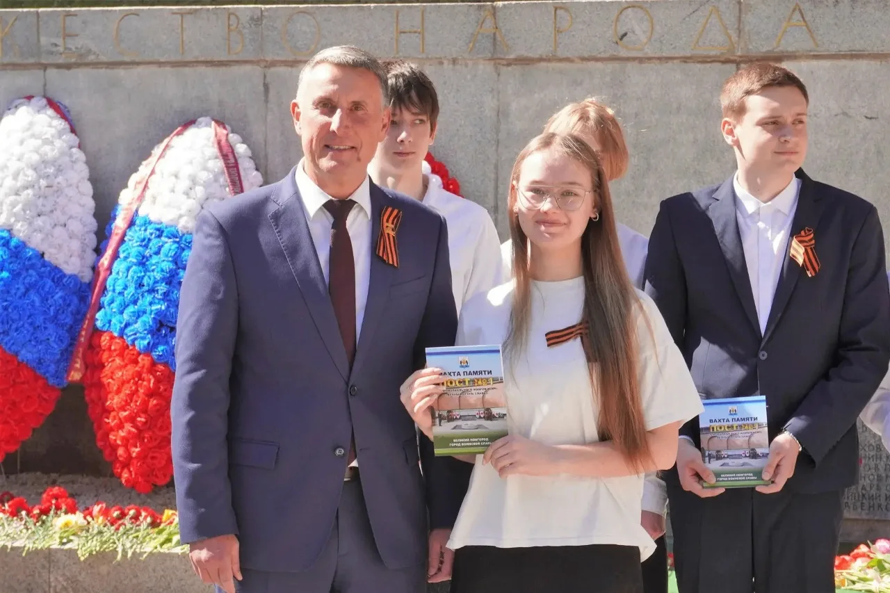 ⭐ Старшеклассники #Родной36 в торжественной обстановке получили свидетельства участников Вахты Памят