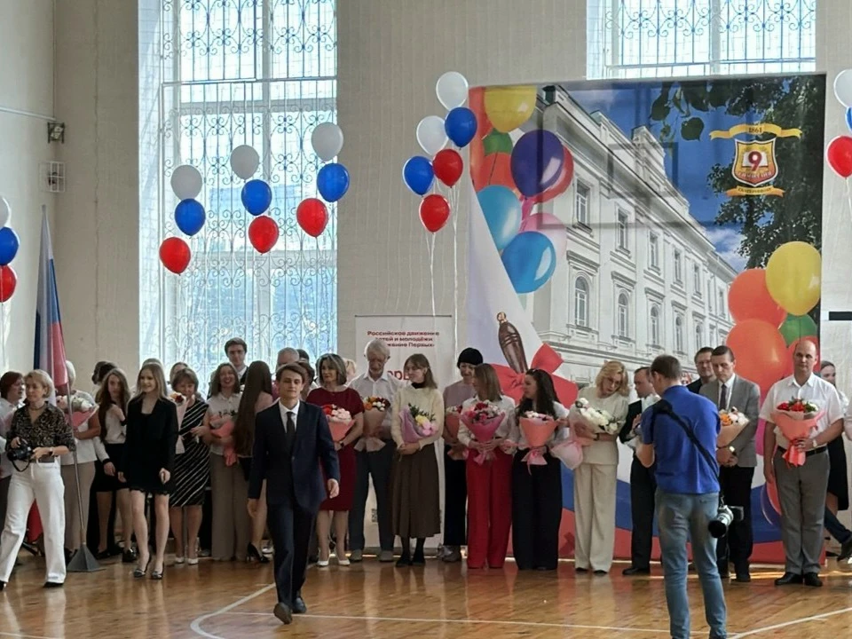 🔔 Очередной последний звонок в Девятке. Поздравляю всех ребят и их родителей, а также ...