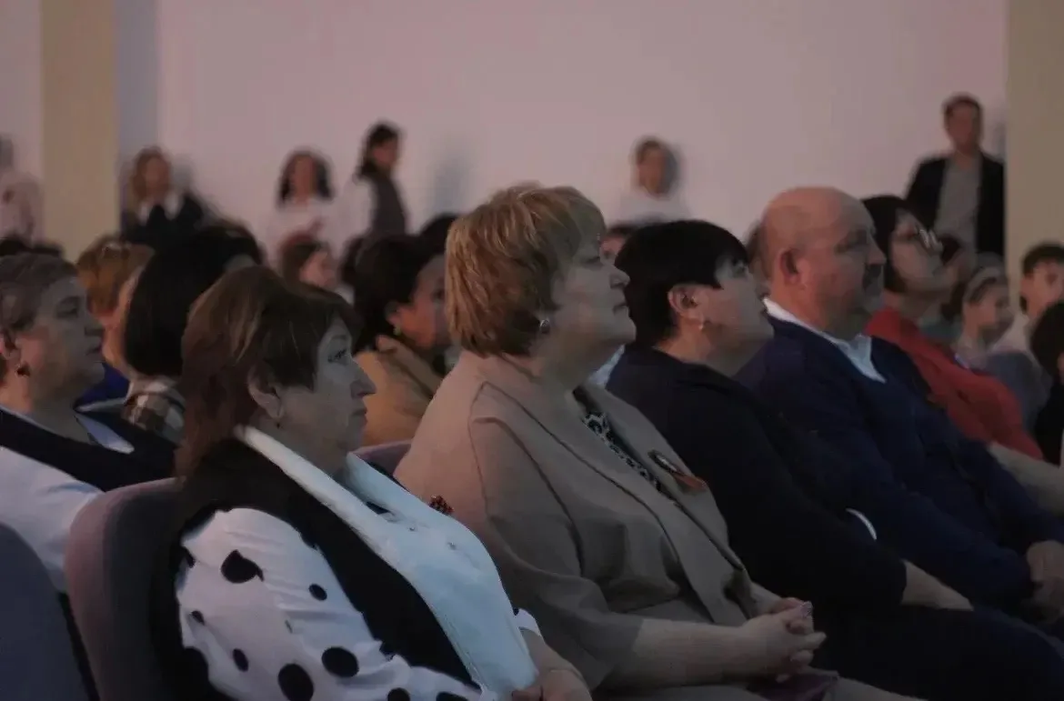 🎶 В сердце каждого из нас звучит Победа! 🕊️  В нашей школе прошел праздничный концерт, посвященный в