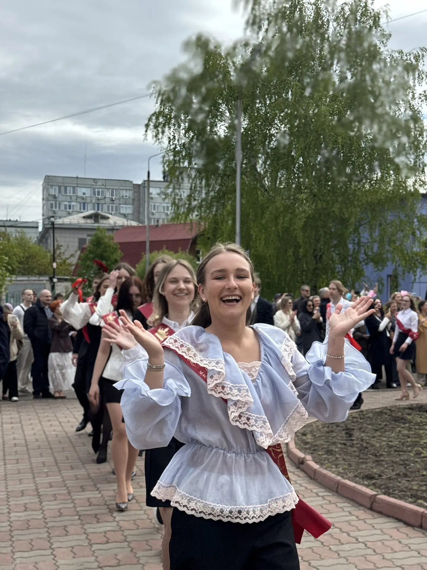 Последний звонок у ребят из 11 классов 🔔  Сегодня мы проводили новое поколение талантливых, амбициоз