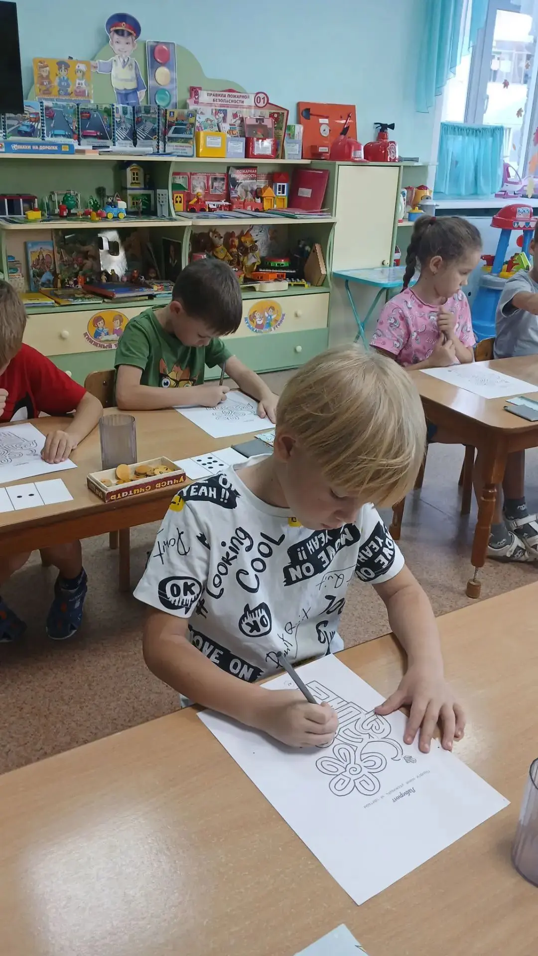 На математике мы играли:  соседей числа определяли и в лабиринтах путь искали!